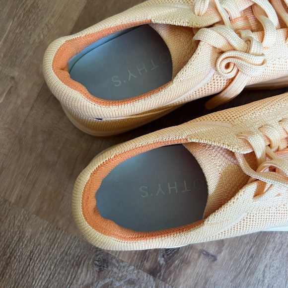 Creamsicle Rothy Sneakers - Picture 4 of 7